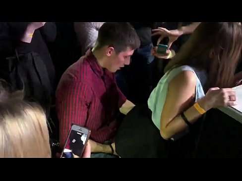 ❤️ Sessu reale in una discoteca russa. Una ragazza russa di 18 anni in l'anu è a vagina scopata in una discoteca Sessu à co.yespornpics.ru ﹏